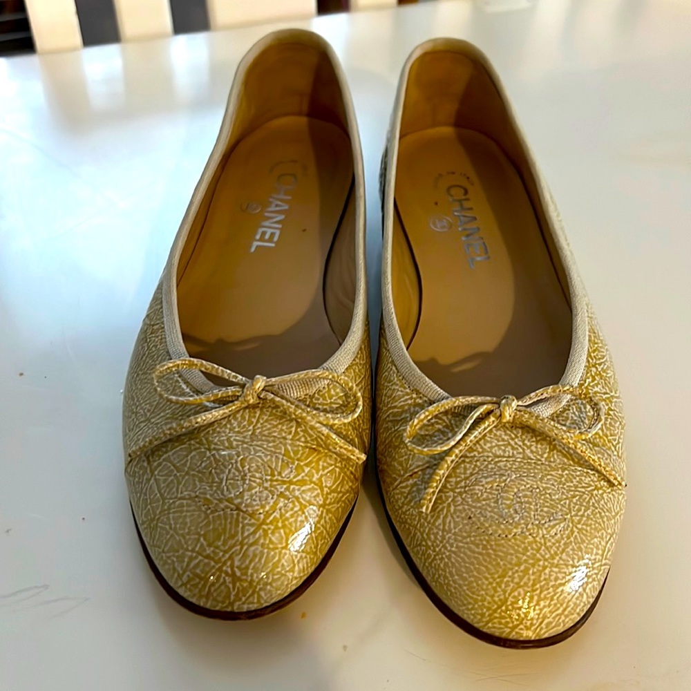 Authentic Chanel flats size 39.5
